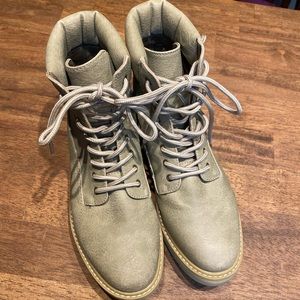 Cliffs By White Mountain Boots